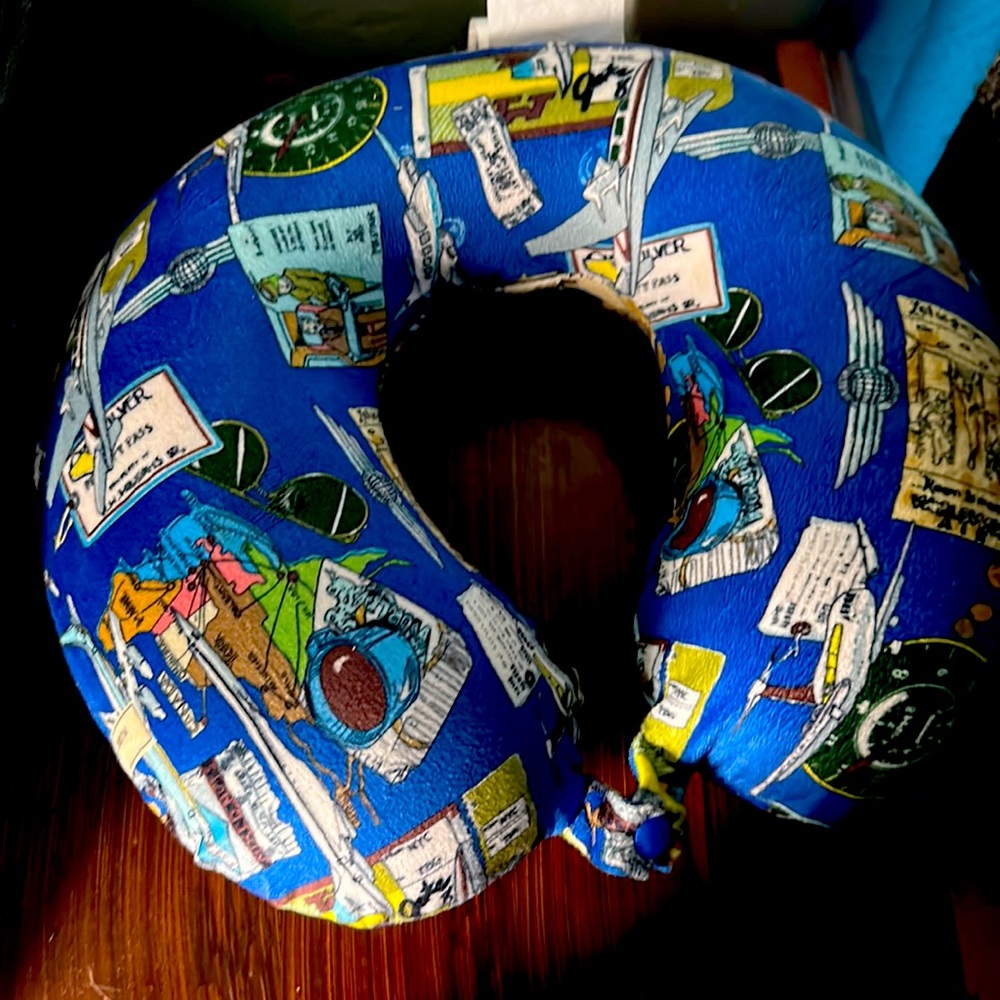 I am selling a travel neck pillow it’s for everyone kids and adults